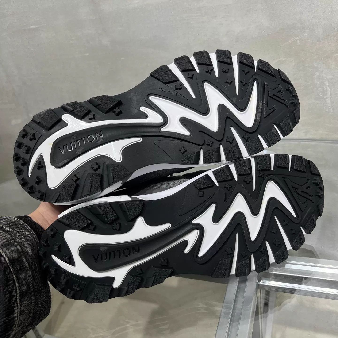 Louis Vuitton Gray Lowtop Sneakers Size 9 Size US 9 / EU 42 - 7 Thumbnail