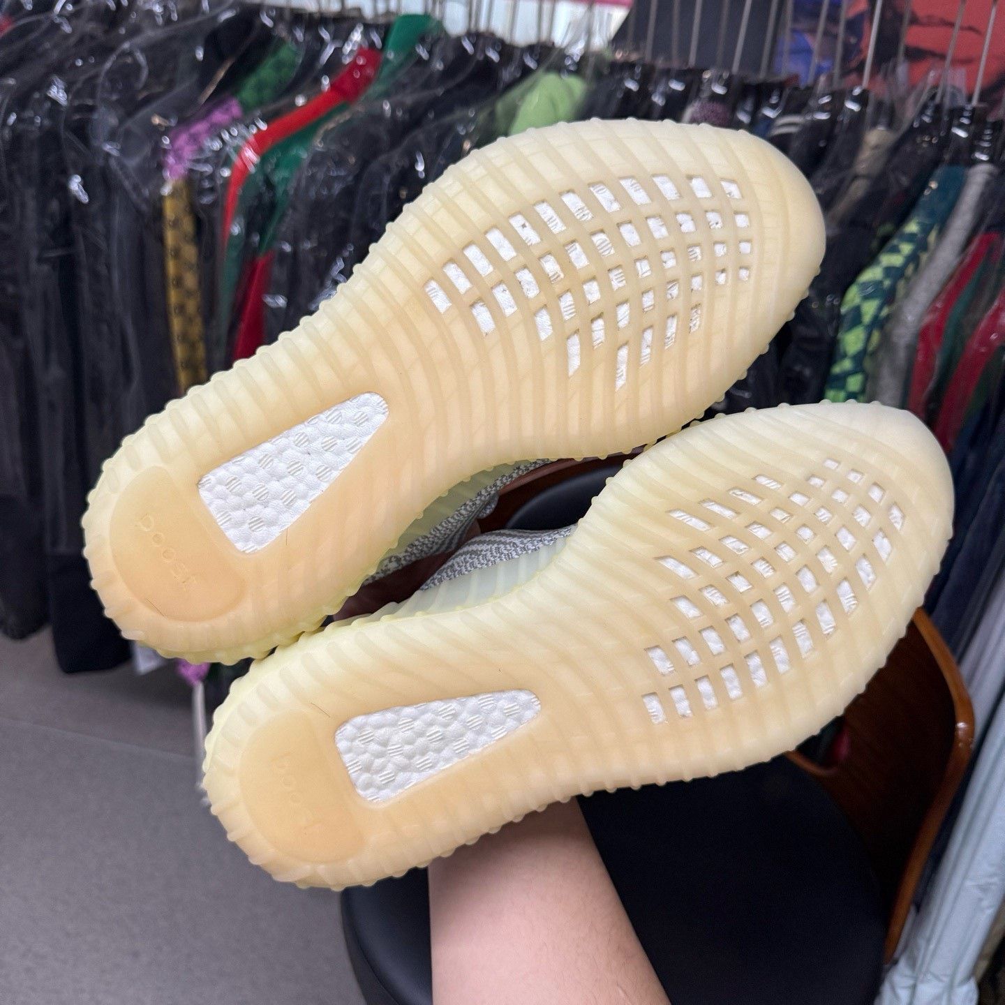 Adidas Adidas YEEZY350 White Lowtop Sneakers 44.5 Men Size US 11 / EU 44 - 9 Thumbnail