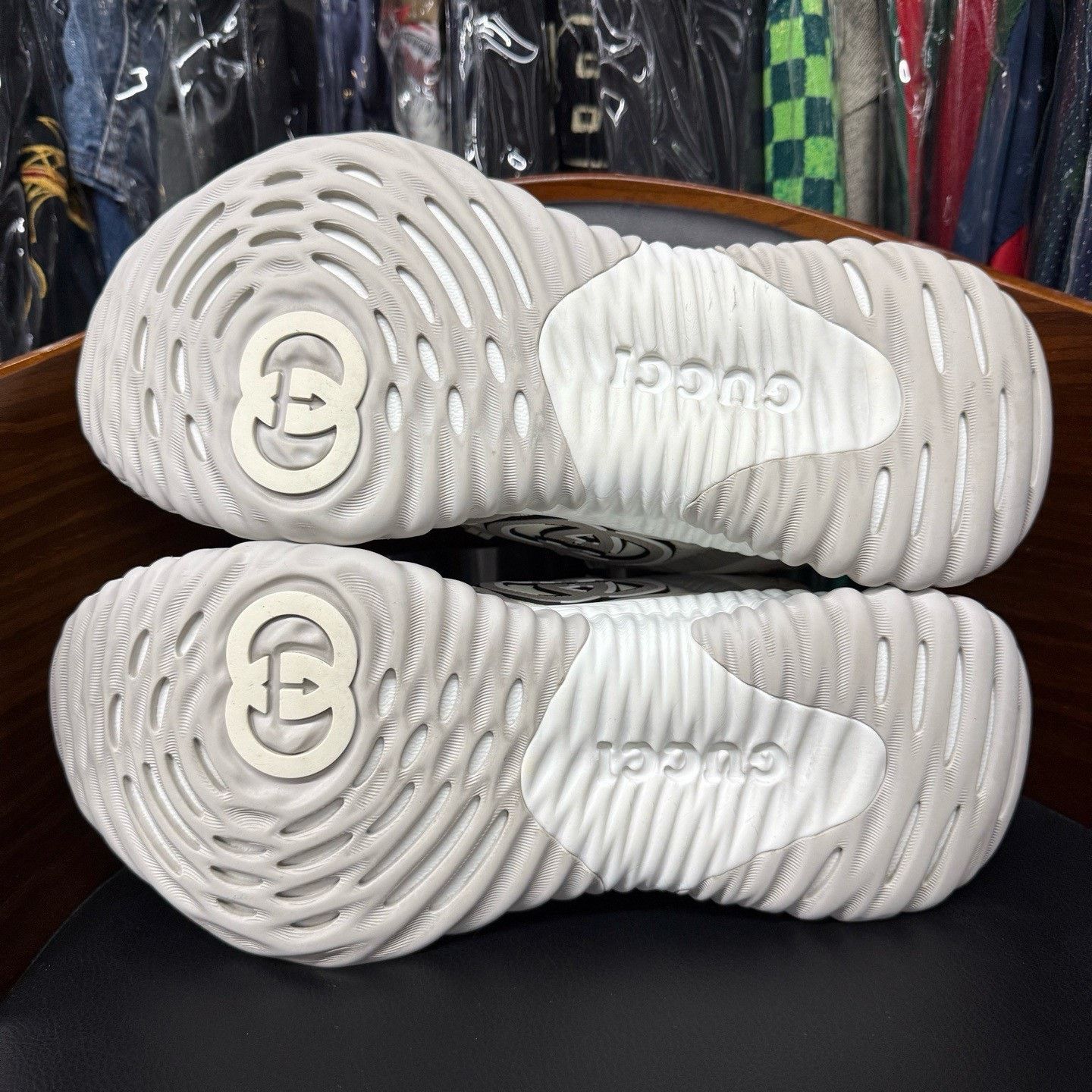 Gucci Gucci White Lowtop Sneakers 9 Women Size US 9 / IT 39 - 9 Thumbnail