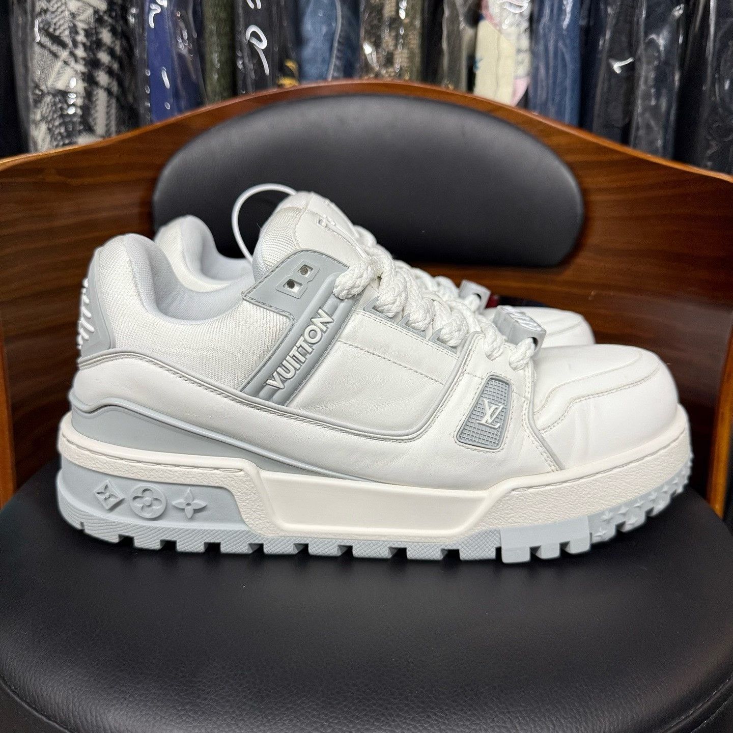 Louis Vuitton Louis Vuitton Training White Lowtop Sneakers 43 Men Size US 10 / EU 43 - 4 Thumbnail