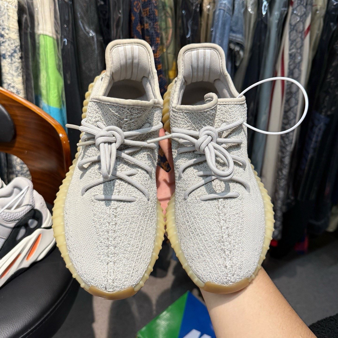 Adidas Adidas YEEZY350 Lowtop Sneakers 40 Men Size US 7.5 / EU 40-41 - 5 Thumbnail