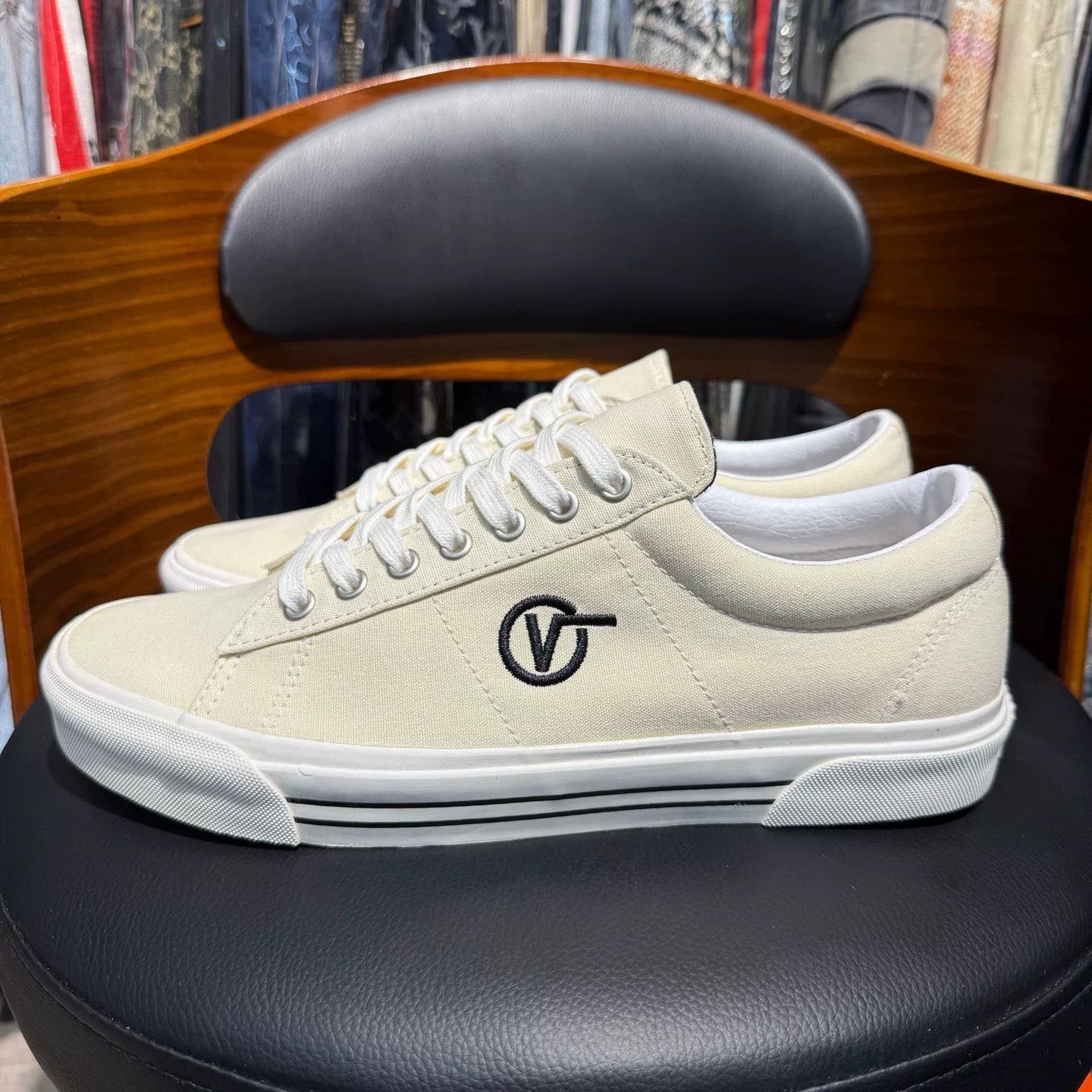 Vans Vans Retro White Lowtop Sneakers 43 Men Size US 10 / EU 43 - 6 Thumbnail