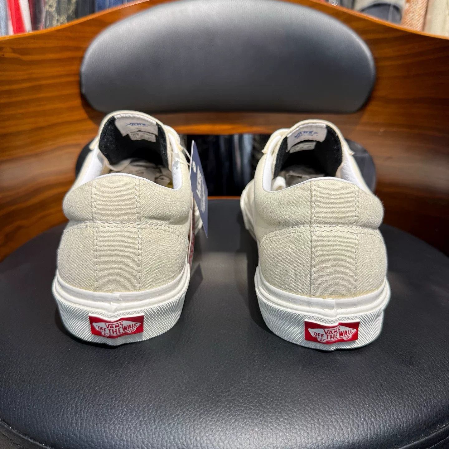 Vans Vans Retro White Lowtop Sneakers 43 Men Size US 10 / EU 43 - 3 Thumbnail