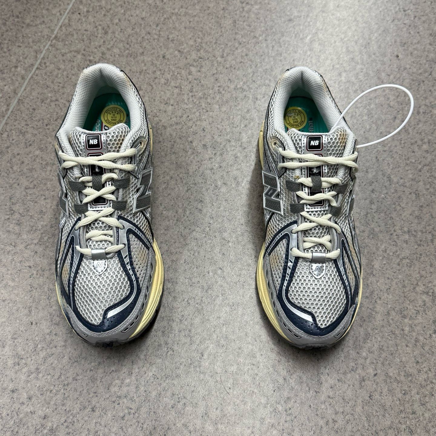 New Balance New Balance Retro Silver Lowtop Sneakers 42 Men Size US 9 / EU 42 - 5 Thumbnail