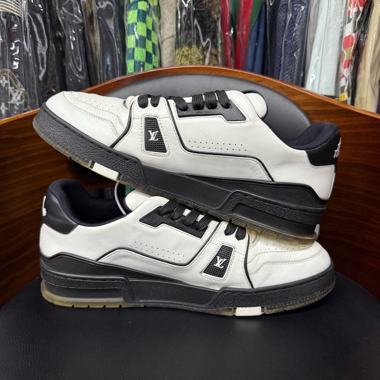Louis Vuitton Louis Vuitton Training Black Lowtop Sneakers 42 Men Size US 9 / EU 42 - 7 Thumbnail