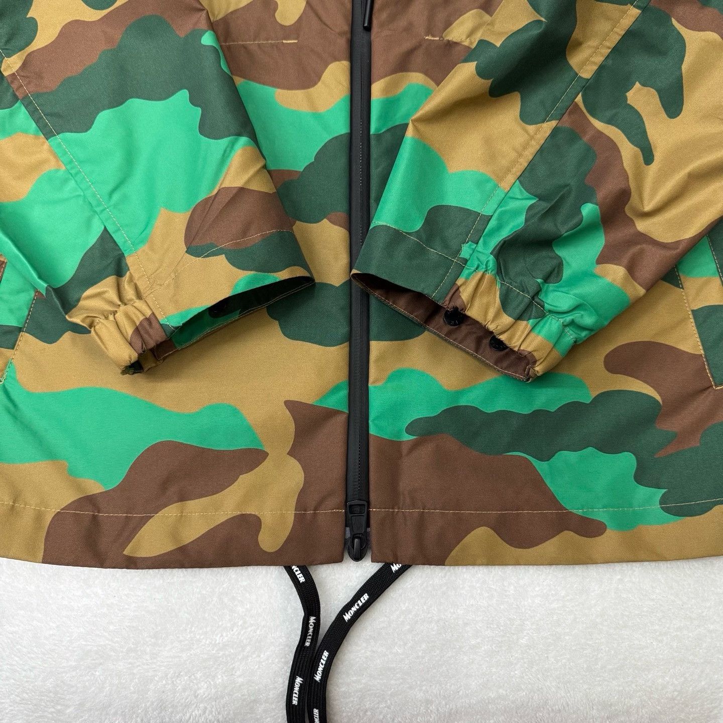 Moncler Moncler Camo Green Light Jacket 4 Men Size US XS / EU 42 / 0 - 2 Thumbnail