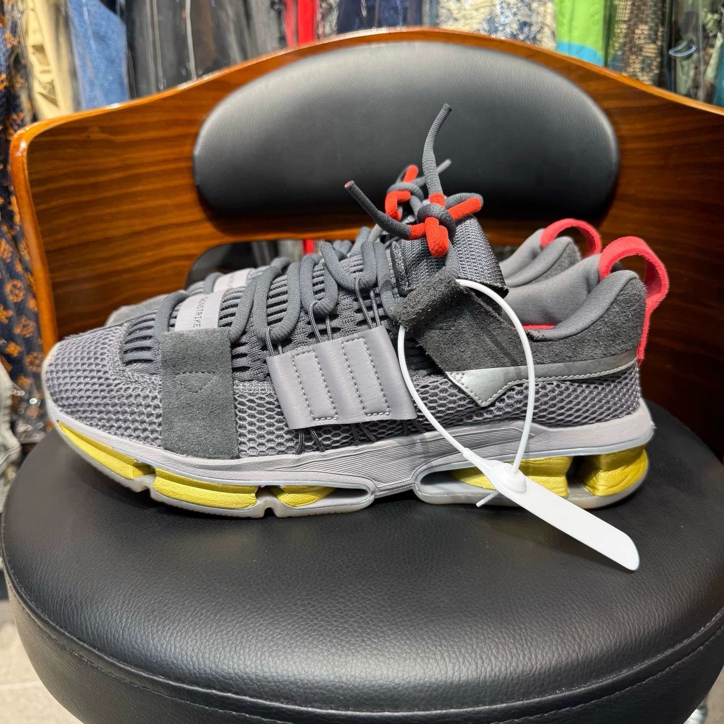 Adidas Adidas Limited Gray Lowtop Sneakers 44.5 Men Size US 11 / EU 44 - 6 Thumbnail