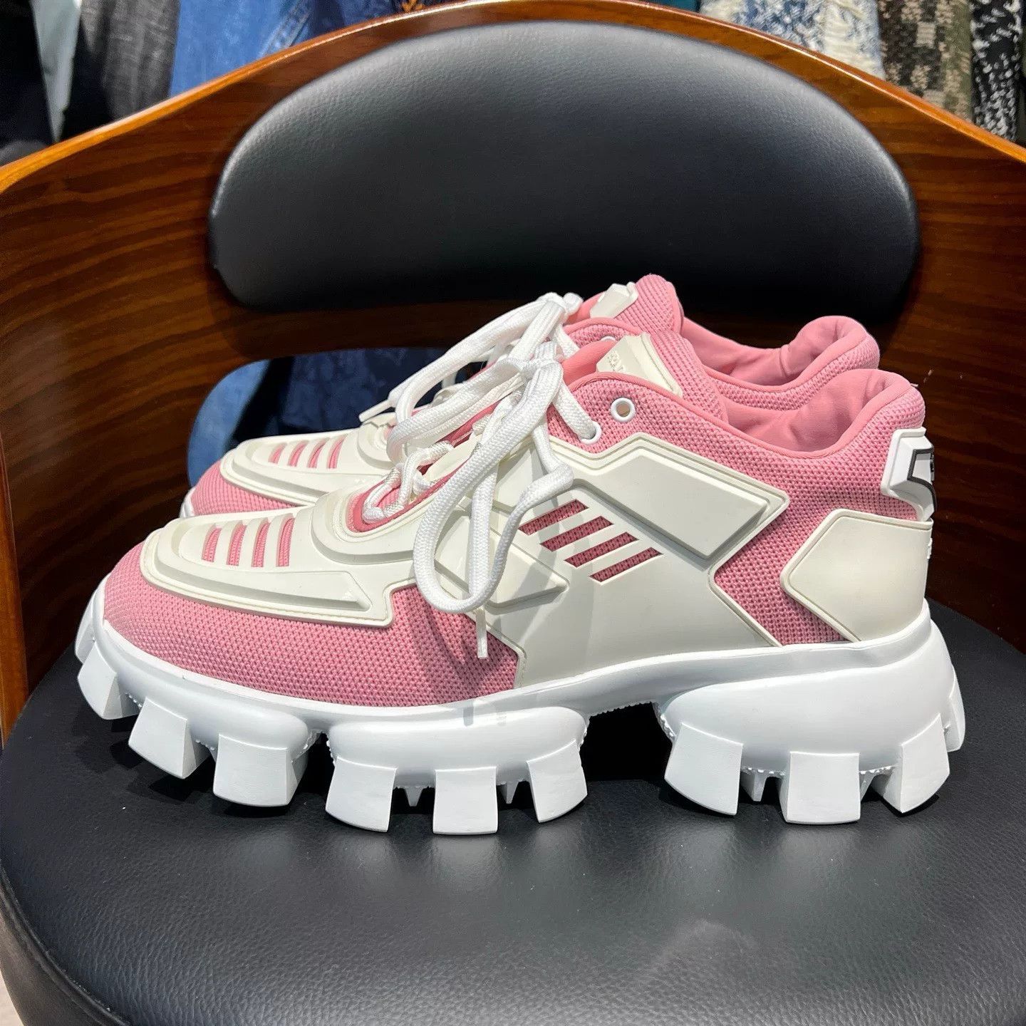 Prada Prada Lowtop Sneakers 39 Women Size US 8.5 / IT 38.5 - 4 Thumbnail