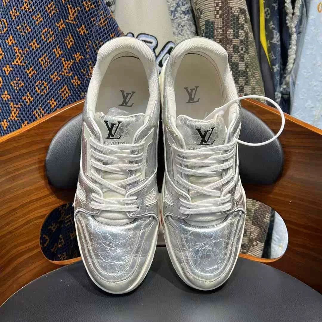 Louis Vuitton Louis Vuitton Training White Lowtop Sneakers 42 Men Size US 9 / EU 42 - 5 Thumbnail