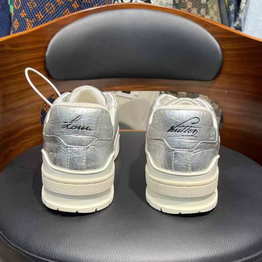 Louis Vuitton Louis Vuitton Training White Lowtop Sneakers 42 Men Size US 9 / EU 42 - 3 Thumbnail