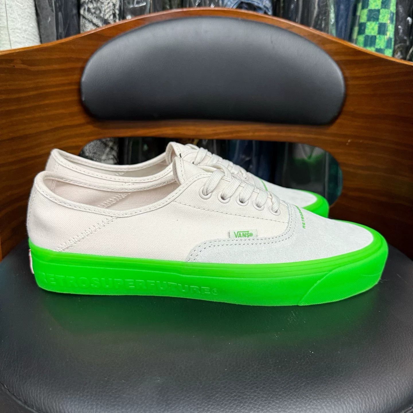 Vans Vans Retro Green Lowtop Sneakers 43 Men Size US 10 / EU 43 - 4 Thumbnail