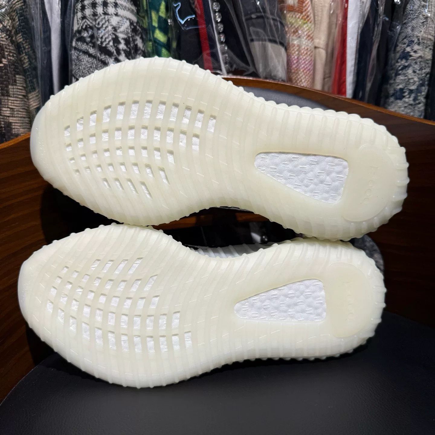 Adidas Adidas YEEZY350 White Lowtop Sneakers 42 Men Size US 9 / EU 42 - 8 Thumbnail