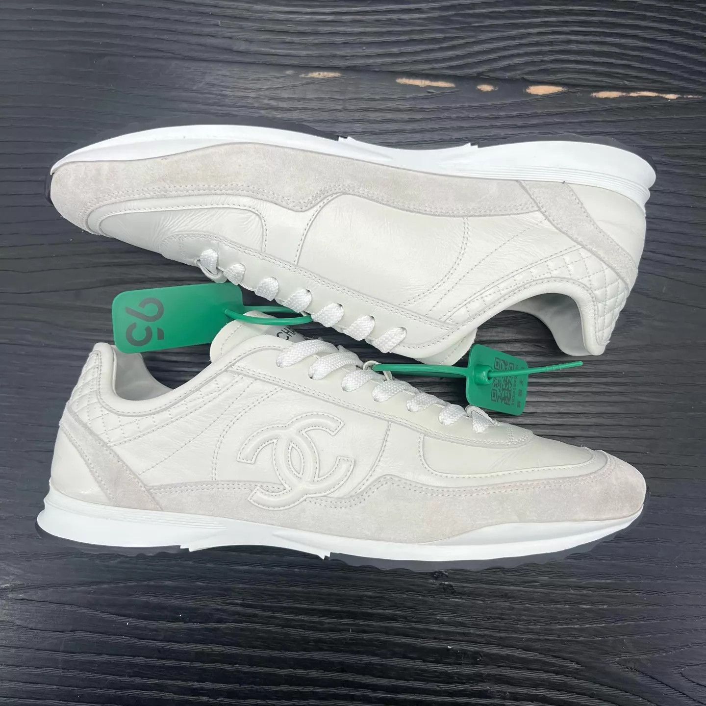 Chanel White Low-Top Sneakers Size 9 Size US 9 / EU 42 - 2 Thumbnail