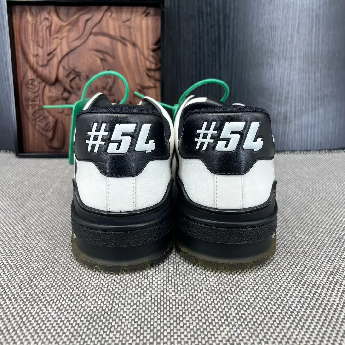 Louis Vuitton White Low-Top Sneakers with Colorful Laces Size US 7 / EU 40 - 5 Thumbnail
