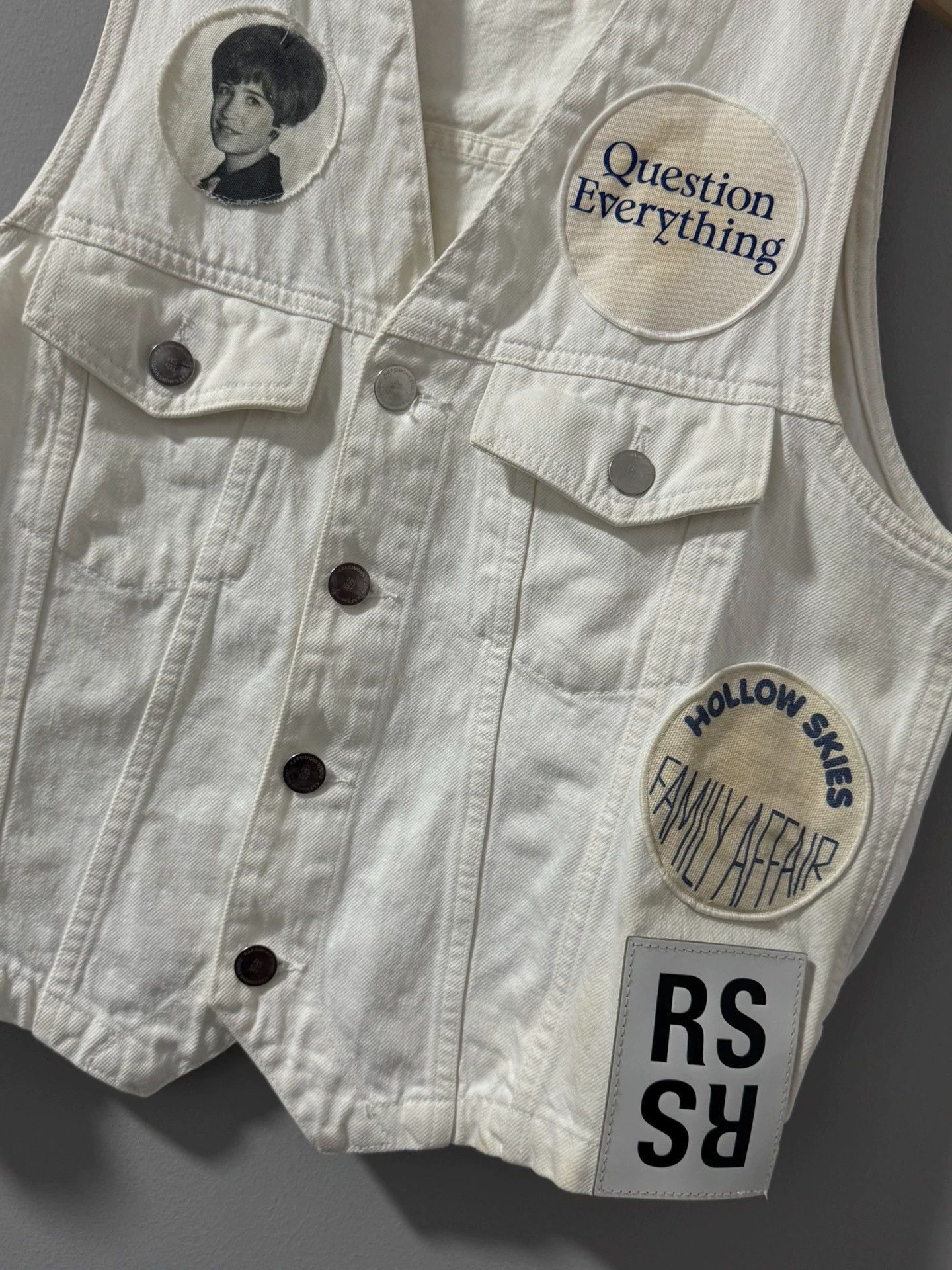 Raf Simons White Button-Front Vest with Patch Details Size US S / EU 44-46 / 1 - 5 Thumbnail