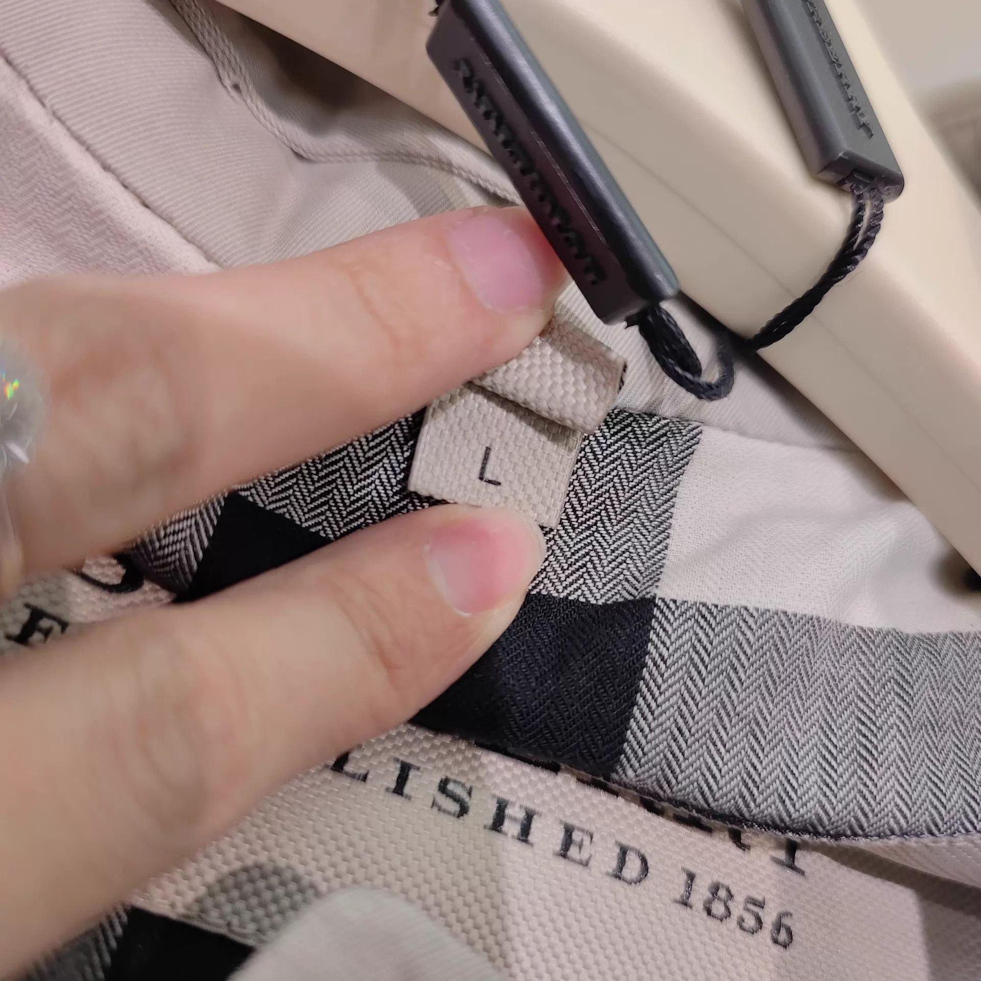 Burberry Beige Trench Coat with Belt - Size L Size US L / EU 52-54 / 3 - 5 Thumbnail