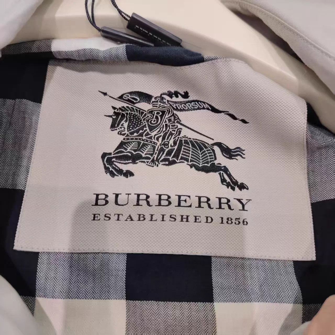 Burberry Beige Trench Coat with Belt - Size L Size US L / EU 52-54 / 3 - 4 Thumbnail