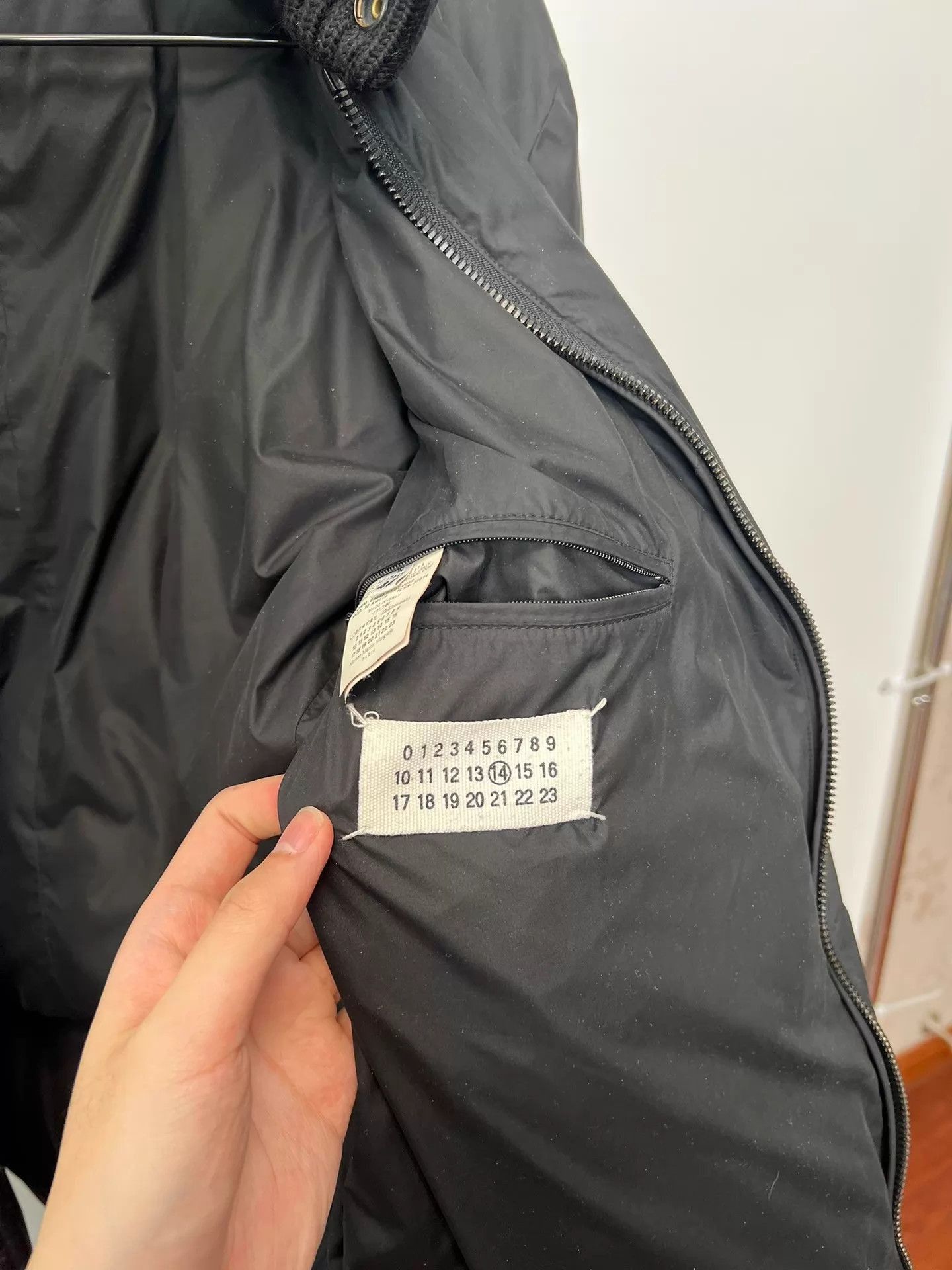Maison Margiela Black Puffer Jacket with High Collar and Zip Pockets Size US M / EU 48-50 / 2 - 7 Thumbnail