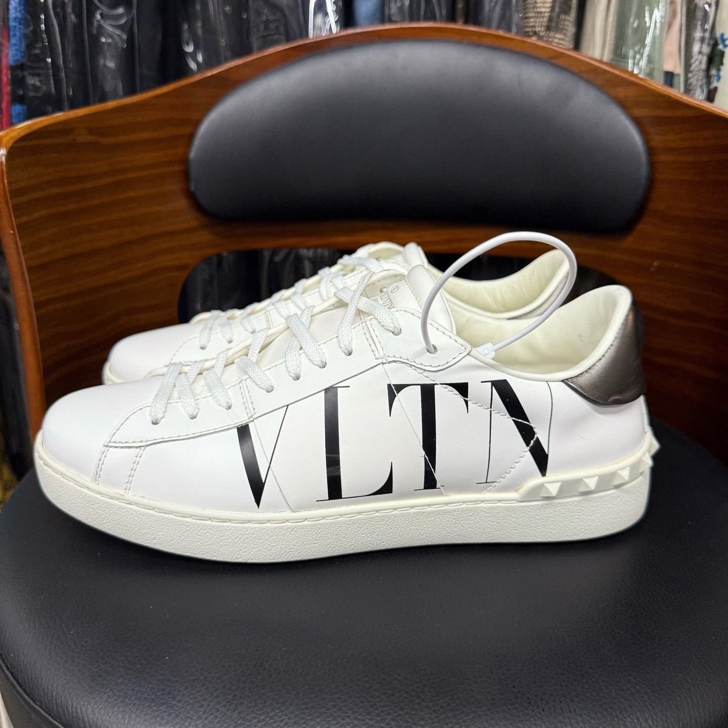 Valentino Valentino White Lowtop Sneakers 41 Men Size US 8.5 / EU 41-42 - 6 Thumbnail