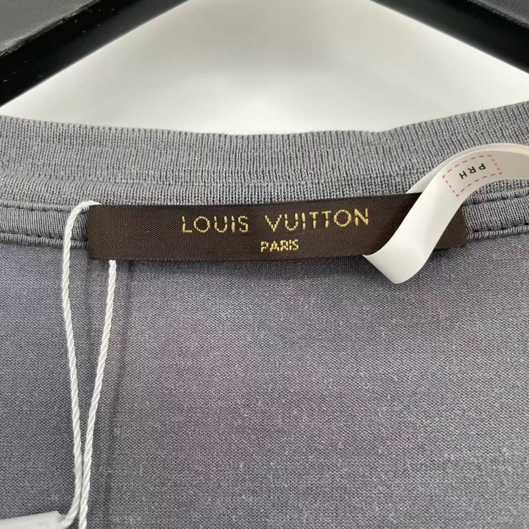 Louis Vuitton Louis Vuitton T-Shirt M Men Size US M / EU 48-50 / 2 - 3 Thumbnail