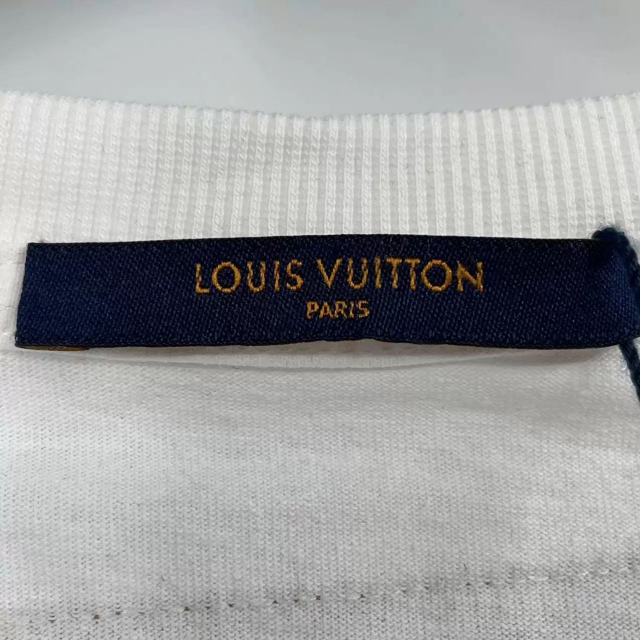 Louis Vuitton Louis Vuitton T-Shirt L Men Size US L / EU 52-54 / 3 - 5 Thumbnail