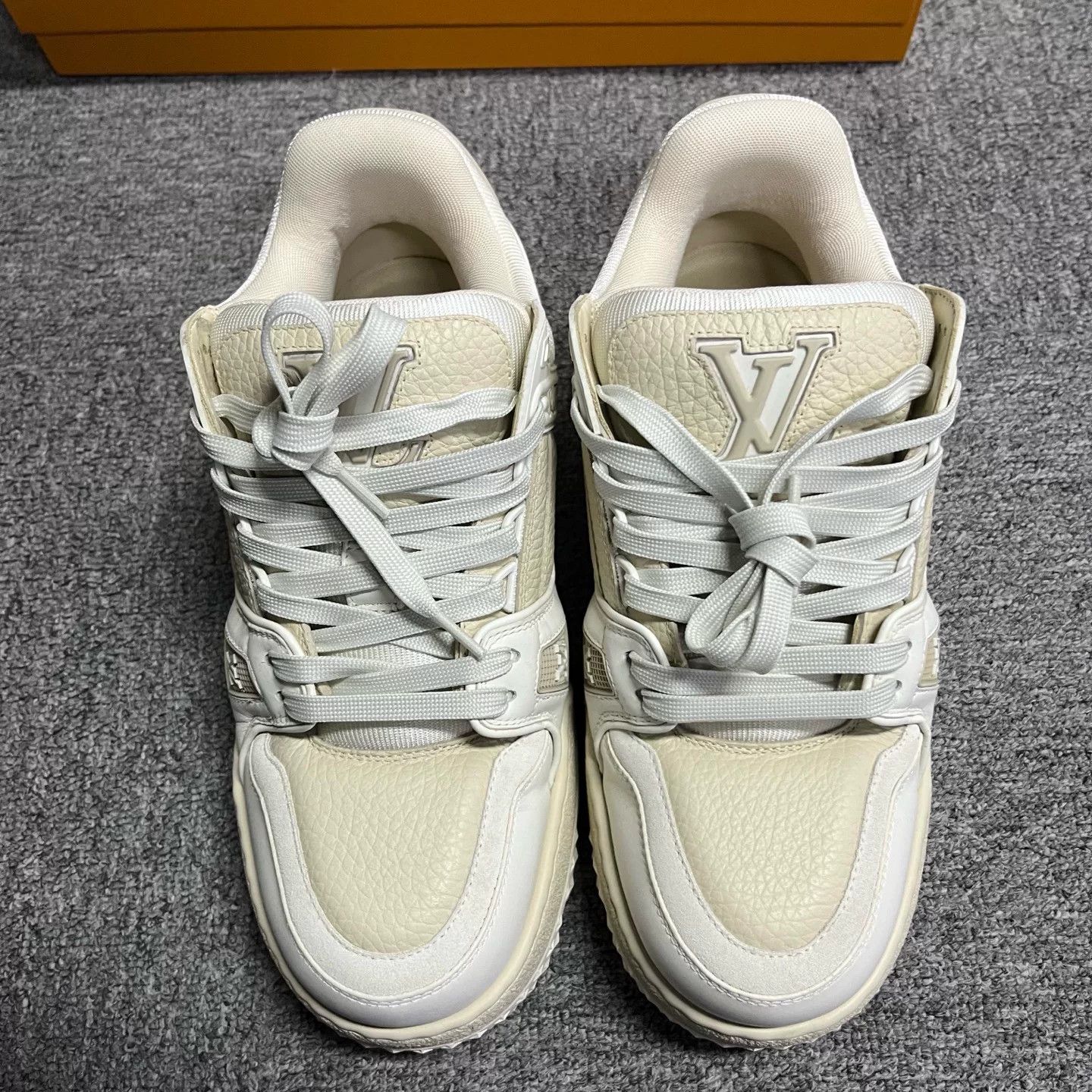 Louis Vuitton Louis Vuitton Leather White Lowtop Sneakers 5 Women Size US 5 / IT 35 - 3 Thumbnail