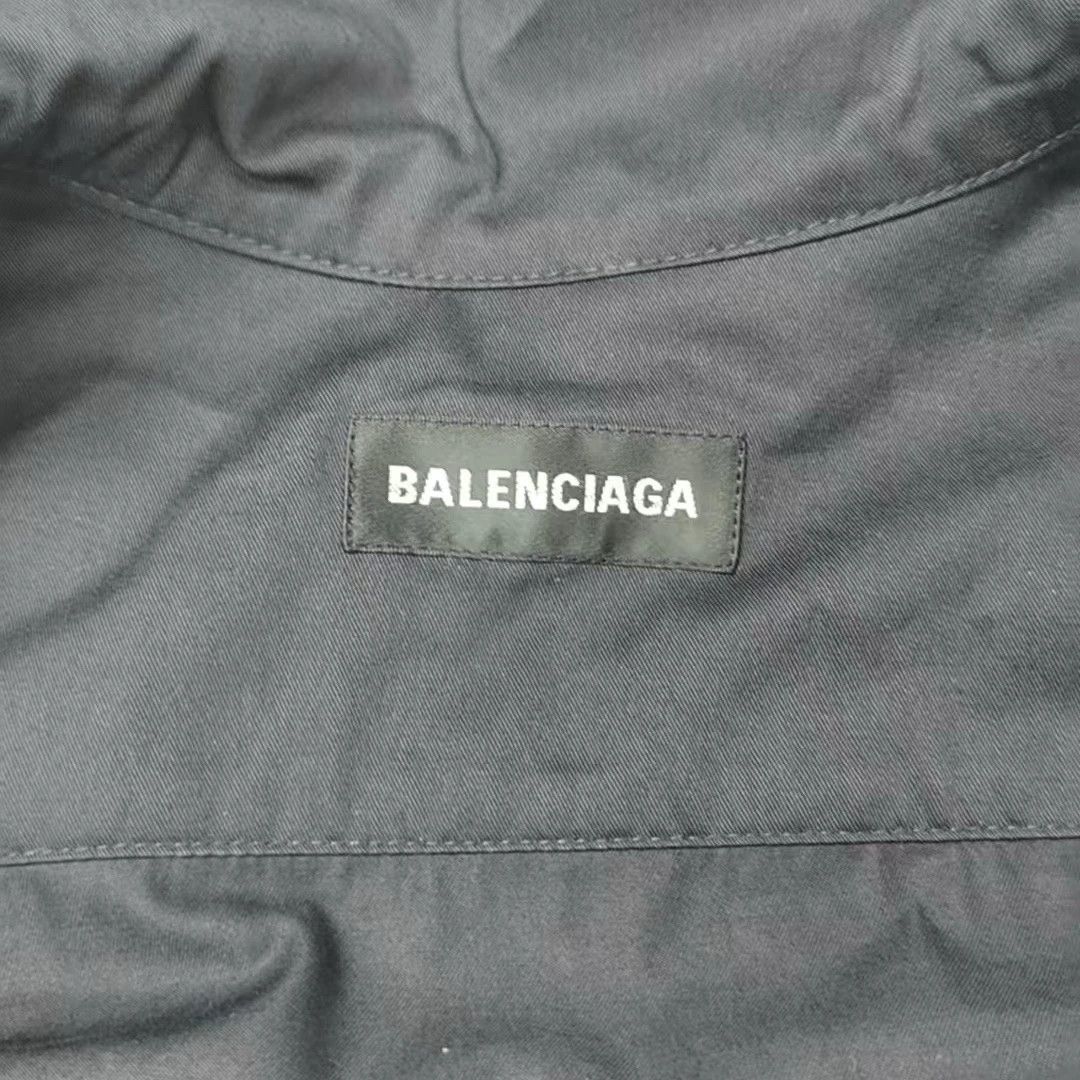 Balenciaga Balenciaga Retro Graphic Black Hoodie 44 Men Size US L / EU 52-54 / 3 - 3 Thumbnail