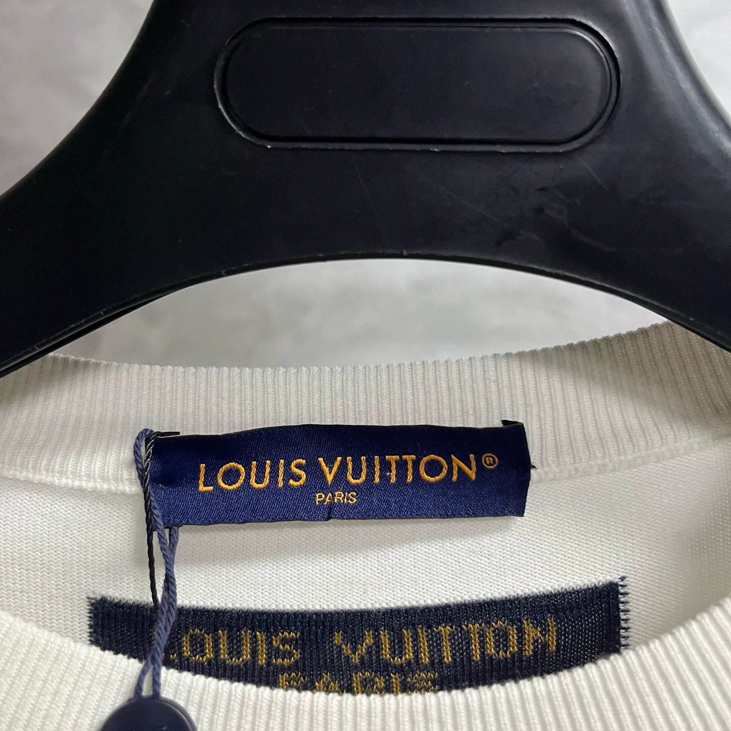 Louis Vuitton Louis Vuitton Printed Graphic White T-Shirt S Women Size S / US 4 / IT 40 - 2 Thumbnail