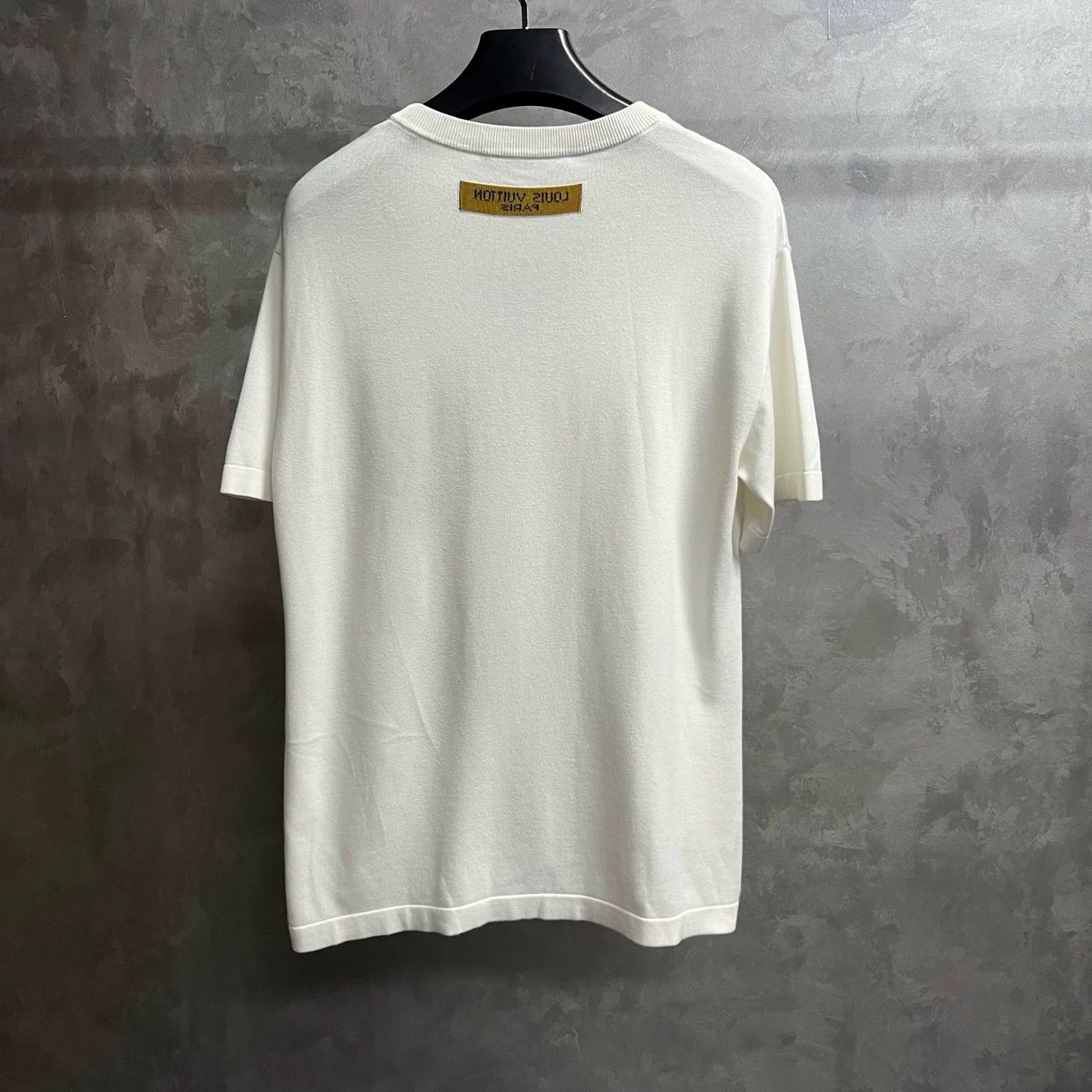 Louis Vuitton Louis Vuitton Printed Graphic White T-Shirt S Women Size S / US 4 / IT 40 - 5 Thumbnail