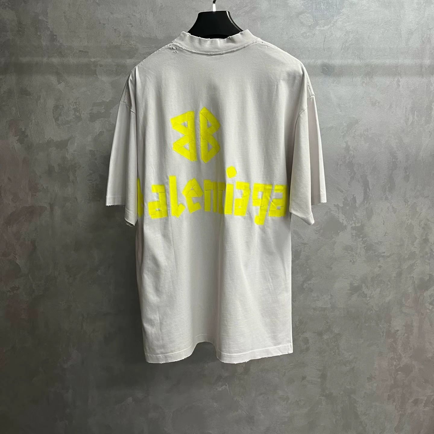 Balenciaga Balenciaga Printed Graphic White T-Shirt XS Women Size XS / US 0-2 / IT 36-38 - 7 Thumbnail
