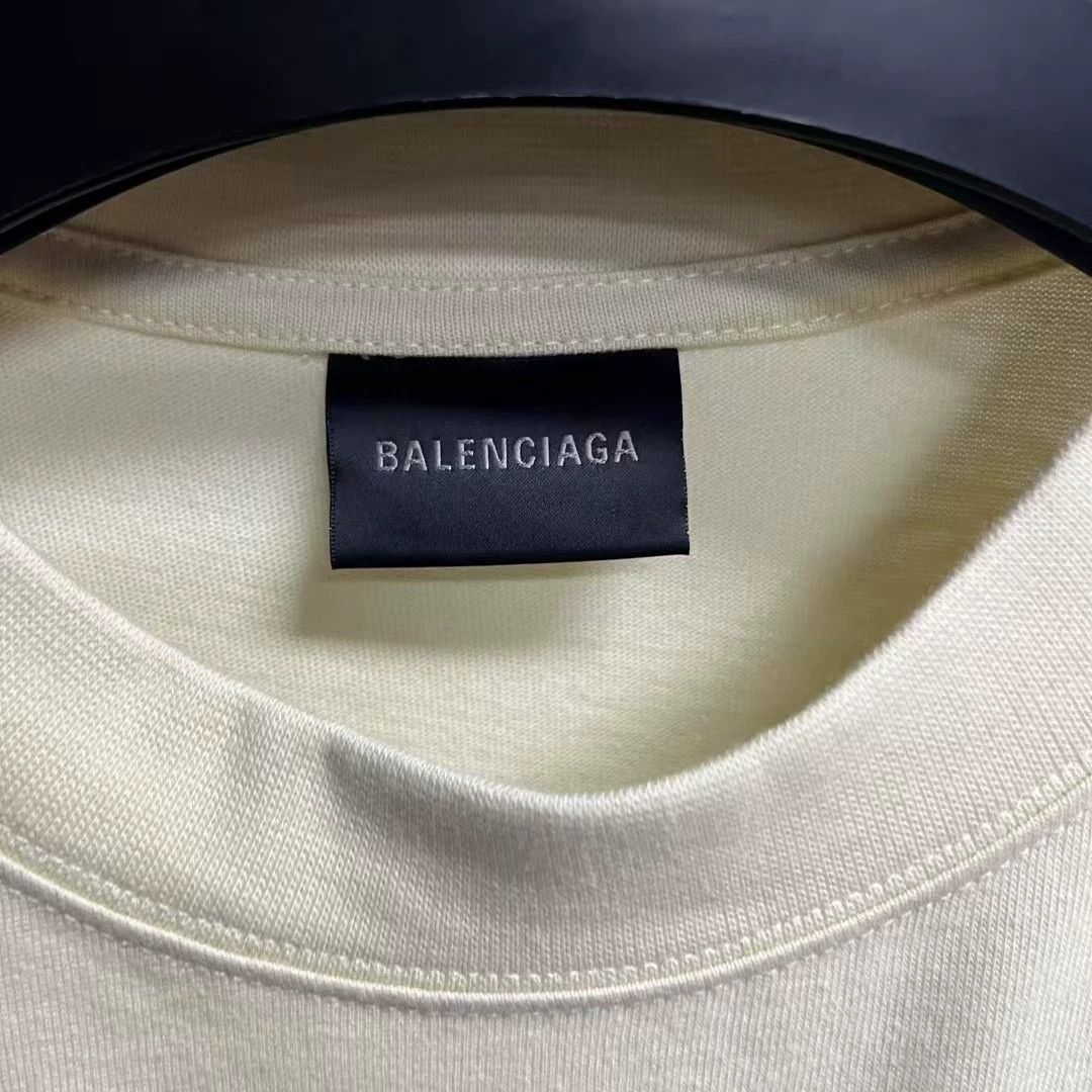 Balenciaga Balenciaga Printed Beige Hoodie XXS Men Size US XXS / EU 40 - 2 Thumbnail
