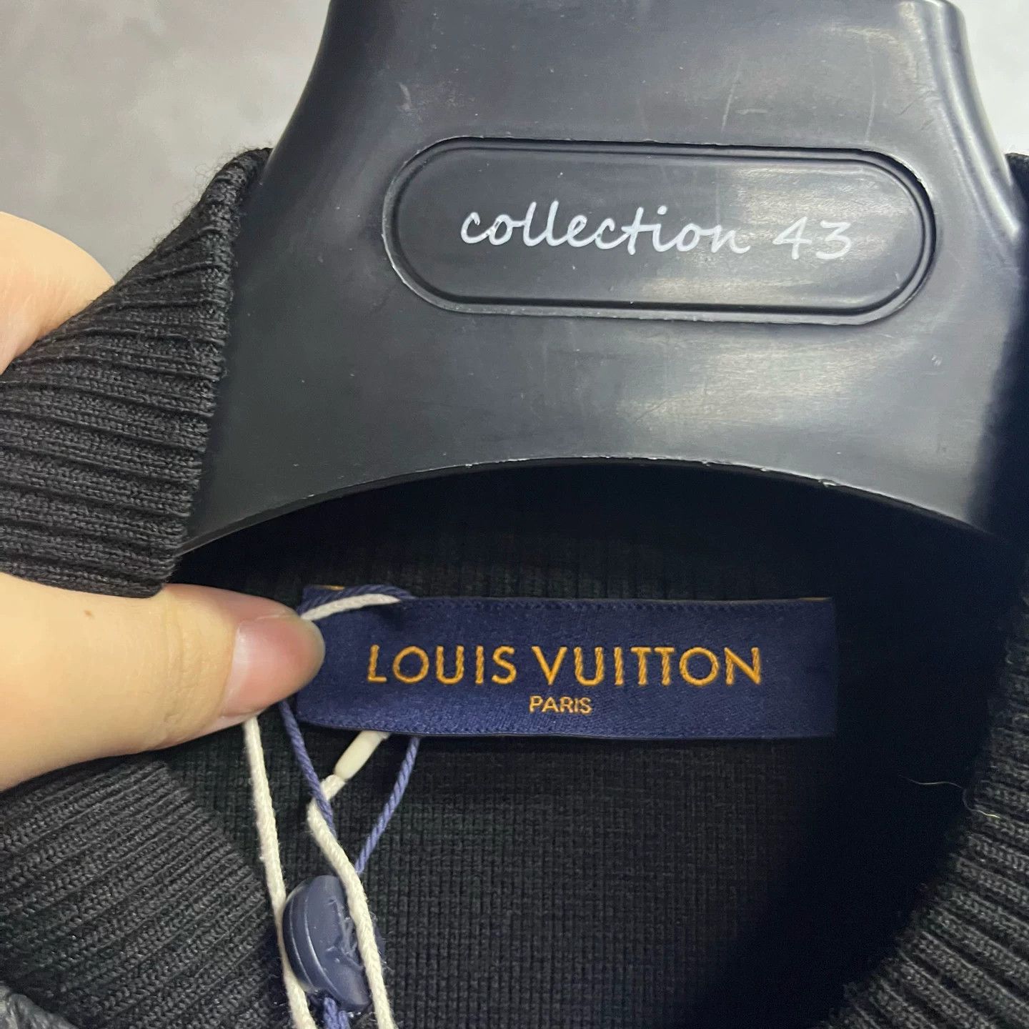 Louis Vuitton Louis Vuitton Retro Black T-Shirt S Women Size S / US 4 / IT 40 - 2 Thumbnail