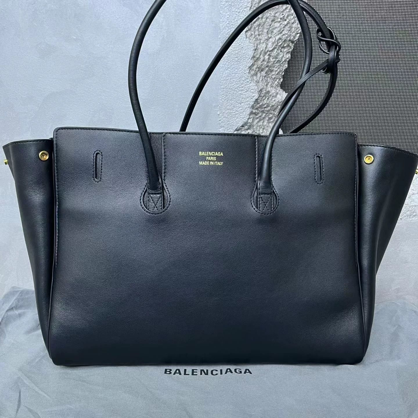 Balenciaga Louis Vuitton Gold Bag Men Size ONE SIZE - 7 Thumbnail