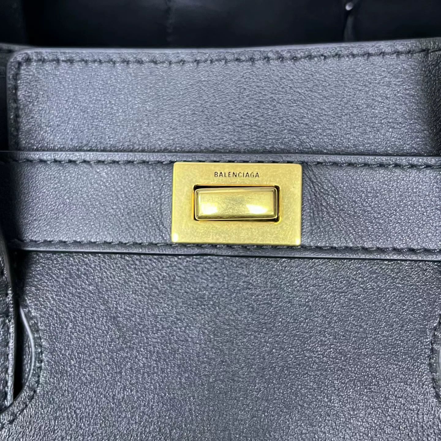 Balenciaga Louis Vuitton Gold Bag Men Size ONE SIZE - 2 Thumbnail