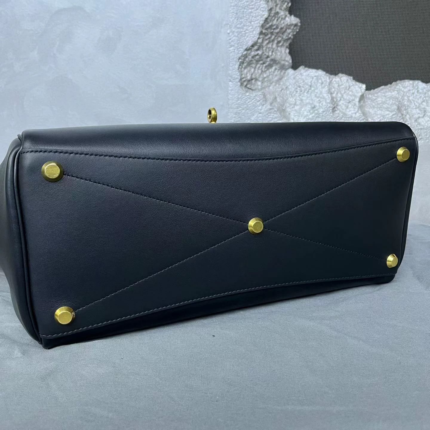 Balenciaga Louis Vuitton Gold Bag Men Size ONE SIZE - 6 Thumbnail