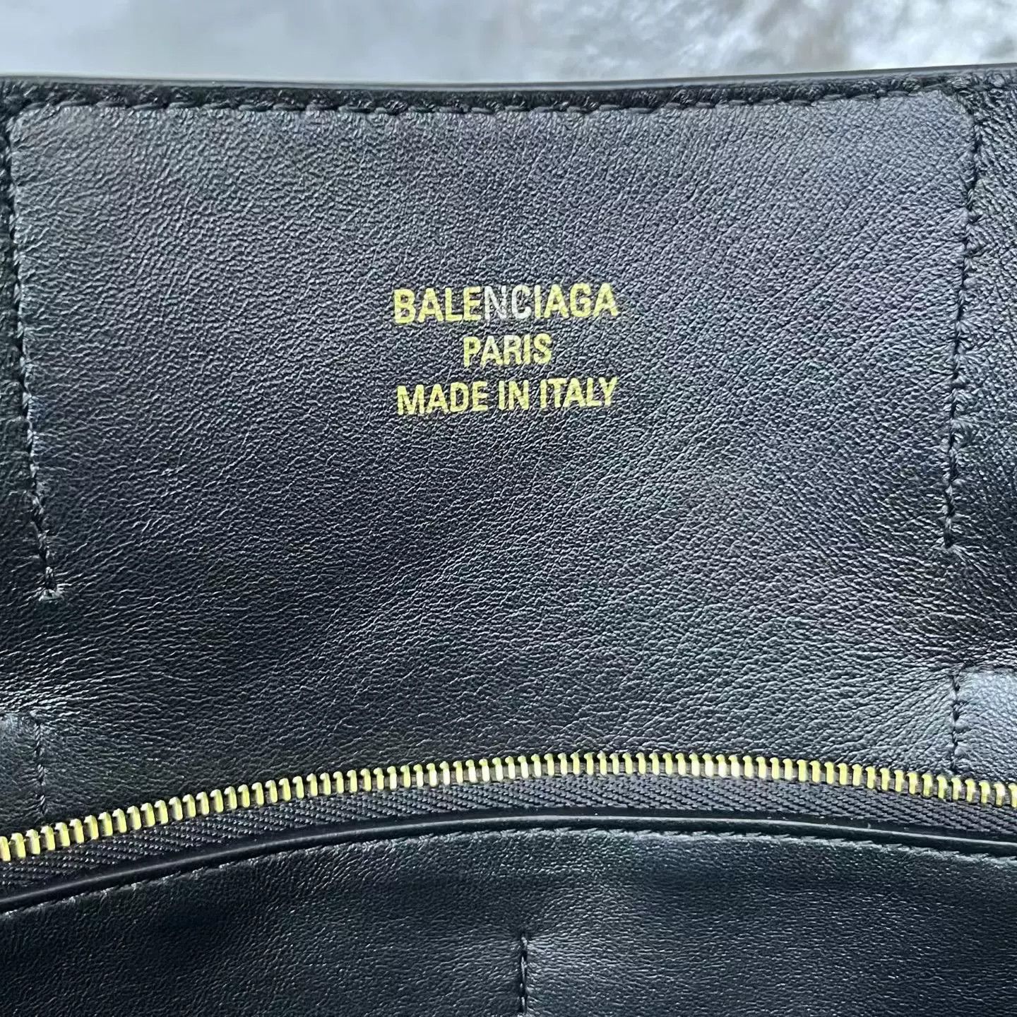 Balenciaga Louis Vuitton Gold Bag Men Size ONE SIZE - 3 Thumbnail