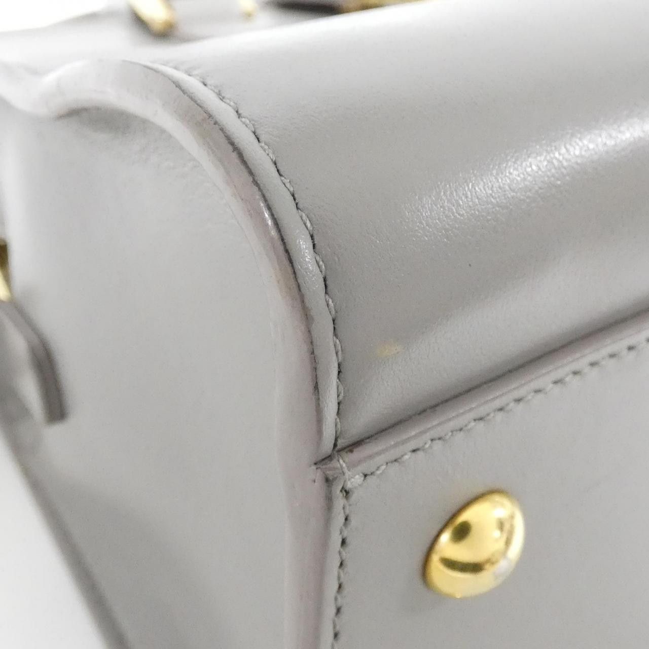 Yves Saint Laurent Yves Saint Laurent Saint Laurent Leather Handbag Leather Crossbody Bag 472466 DV70O DUTY FREE for USA Size ONE SIZE - 3 Thumbnail