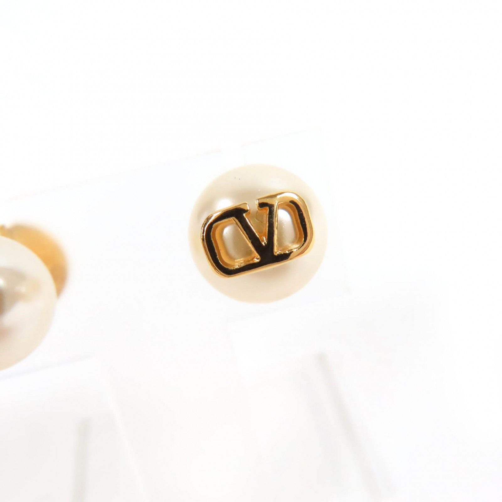Valentino Valentino Valentino Garavani Pierce V Logo Pearl Earrings Metal Earrings DUTY FREE for USA Size ONE SIZE - 6 Thumbnail