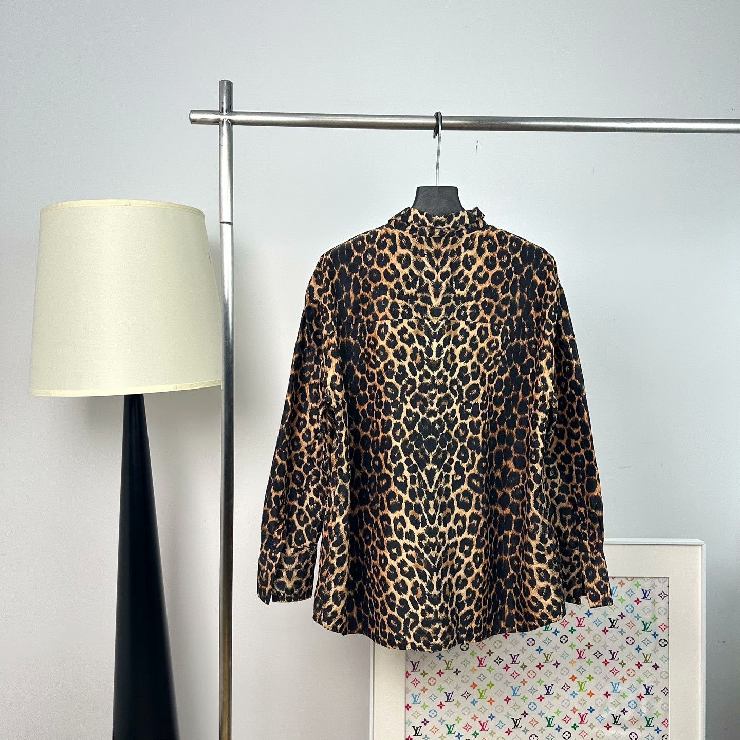 Saint Laurent Paris Saint Laurent Leopard Print Silk Shirt Size M / US 6-8 / IT 42-44 - 2 Thumbnail