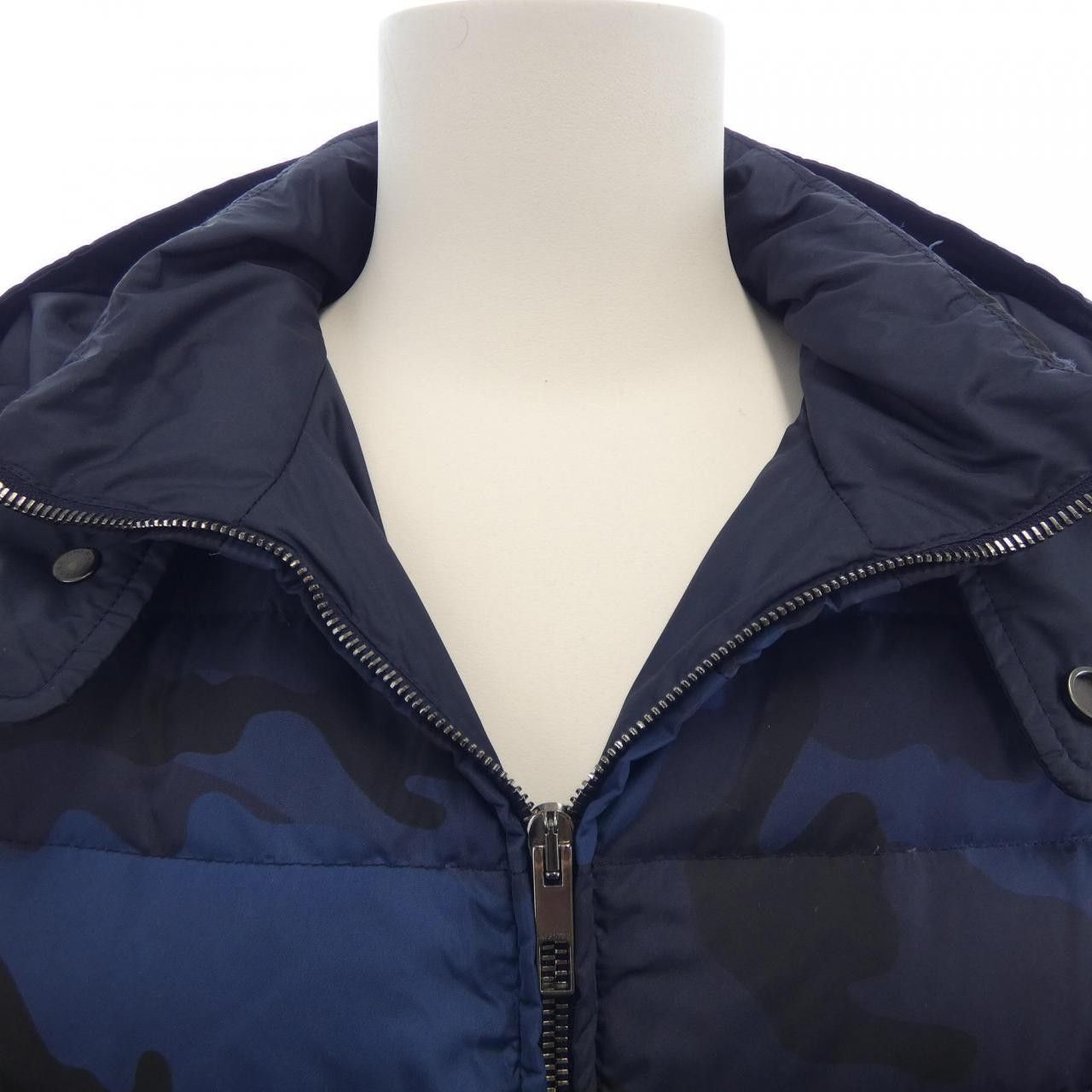 Valentino Valentino Valentino Down Jacket Others Outerwear HVA44H59 DUTY FREE for USA Size ONE SIZE - 6 Thumbnail