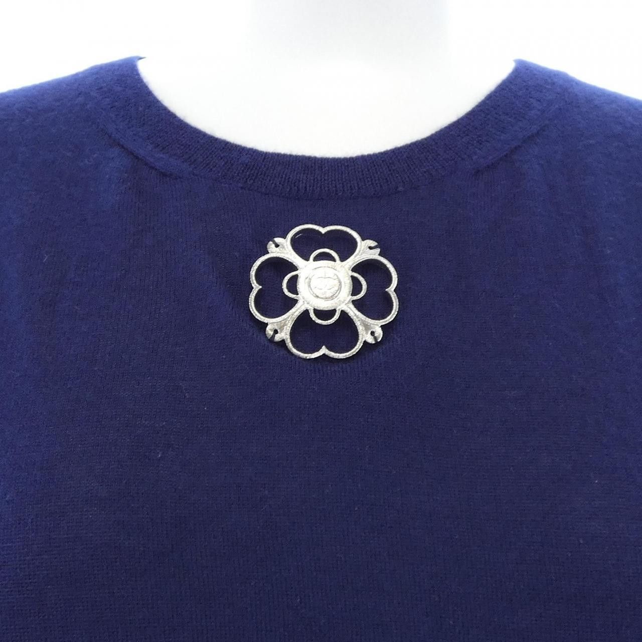 Chanel Chanel Chanel 100 Cashmere Knitwear Textile Tops P59839K07828 DUTY FREE for USA Size ONE SIZE - 6 Thumbnail