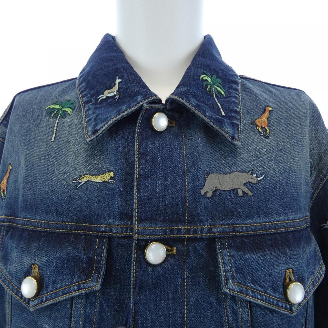 Louis Vuitton Louis Vuitton Louis Vuitton The Darjeeling Limited Embroidery Denim Jacket Textile Outerwear HUA92WXY3 DUTY FREE for USA Size ONE SIZE - 5 Thumbnail