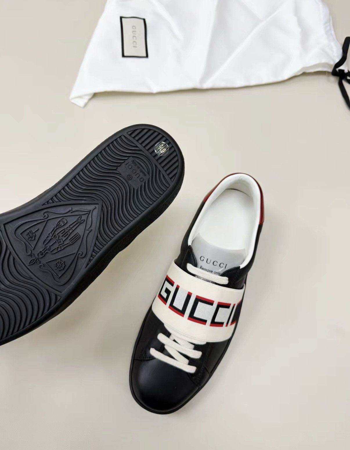 Gucci Black Low-Top Sneakers with Logo Stripe Size US 7.5 / EU 40-41 - 6 Thumbnail
