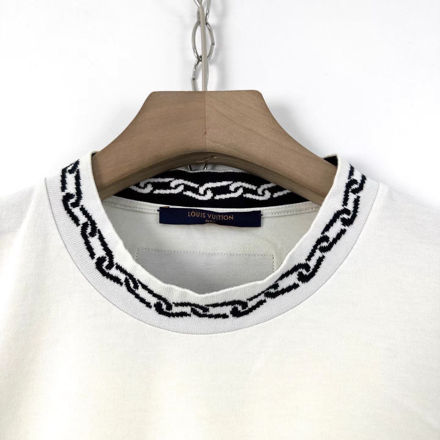 Louis Vuitton White Short Sleeve Shirt with Chain Collar Detail Size US M / EU 48-50 / 2 - 3 Thumbnail