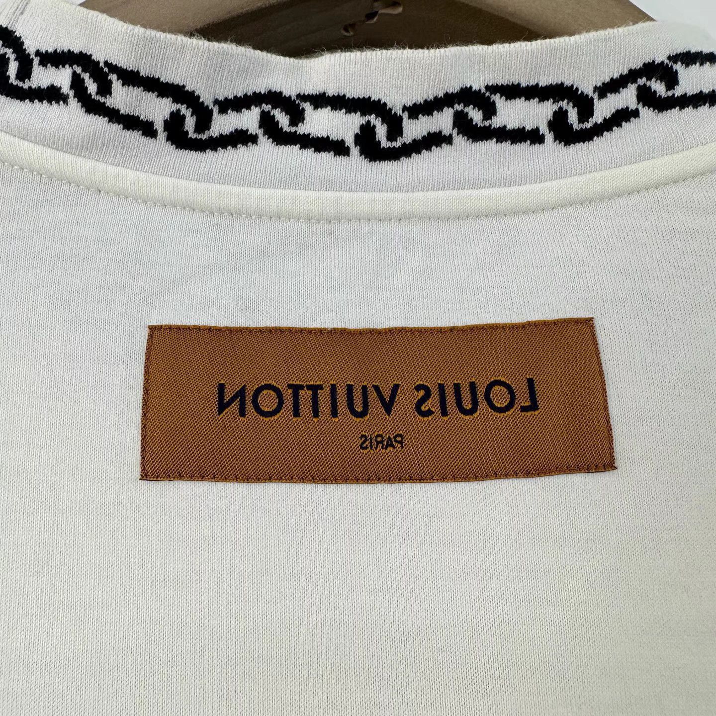 Louis Vuitton White Short Sleeve Shirt with Chain Collar Detail Size US M / EU 48-50 / 2 - 5 Thumbnail
