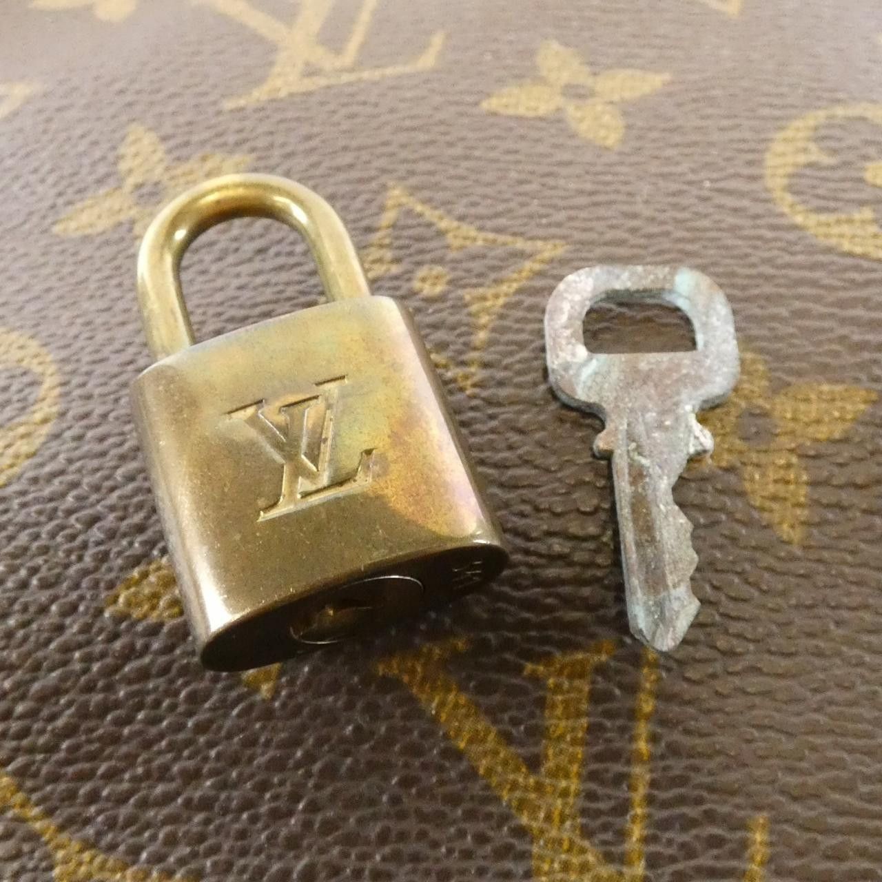 Louis Vuitton Louis Vuitton Louis Vuitton Alma Monogram Bag Textile Handbag M51130 DUTY FREE for USA Size ONE SIZE - 3 Thumbnail