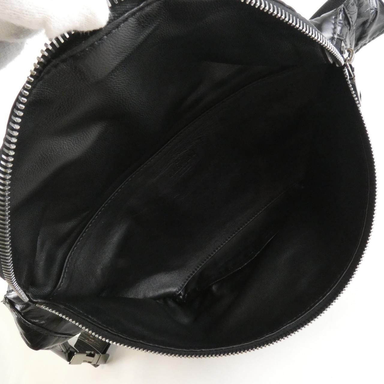 Valentino Valentino Valentino Garavani Calf Waist Bag Leather Belt Bag 2W2B0B98MWL DUTY FREE for USA Size ONE SIZE - 9 Thumbnail