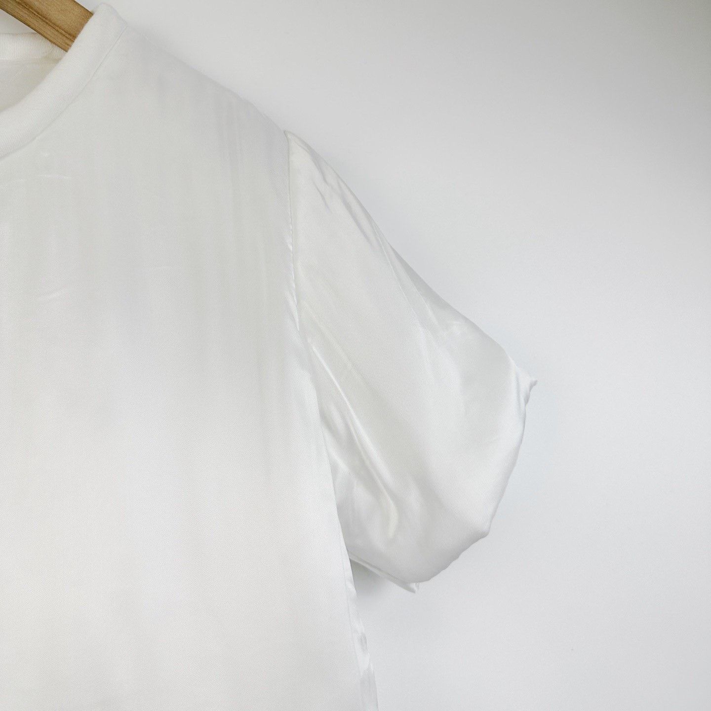MM6 MM6 White Satin Short-Sleeve Top Size M / US 6-8 / IT 42-44 - 5 Thumbnail