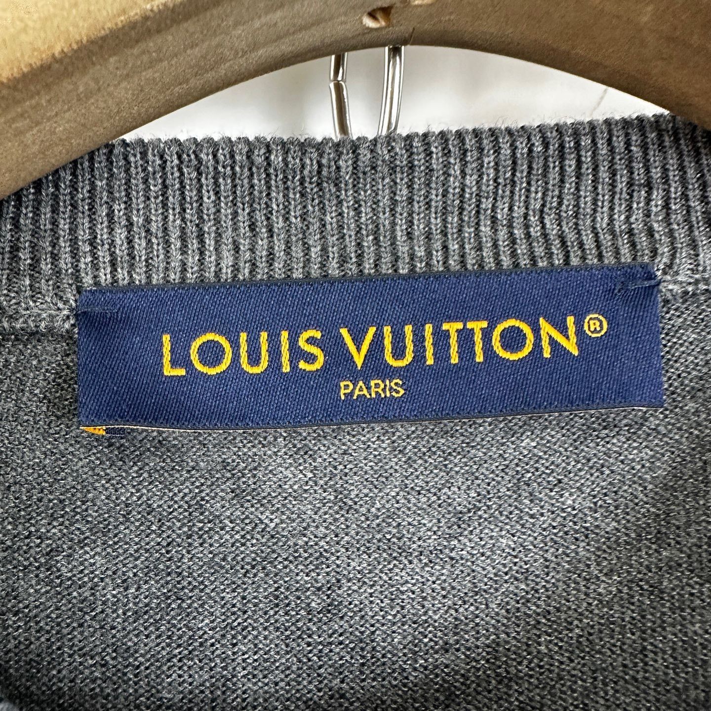 Louis Vuitton Louis Vuitton Gray Dog Paw Knit Tee Size US S / EU 44-46 / 1 - 4 Thumbnail