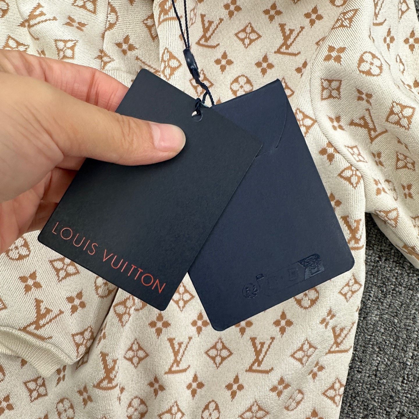 Louis Vuitton LV Laser-Cut Logo Silk Round Neck T-Shirt Size US XL / EU 56 / 4 - 7 Thumbnail